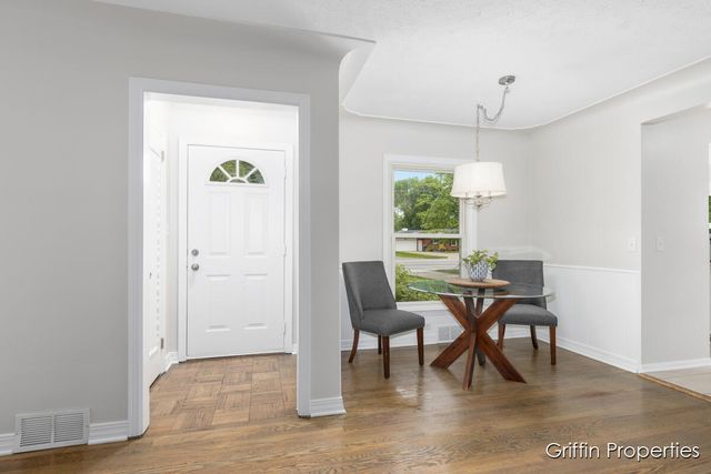 3020 Cascade Road, Grand Rapids, MI 49506