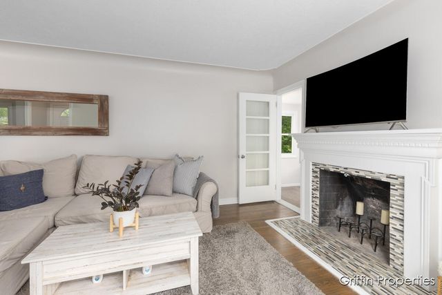 3020 Cascade Road, Grand Rapids, MI 49506