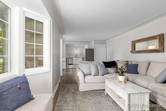 3020 Cascade Road, Grand Rapids, MI 49506