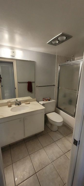 Image 10 of property listing at 4465 Luxemburg Court 103, Lake Worth, FL 33467