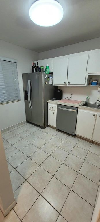 Image 2 of property listing at 4465 Luxemburg Court 103, Lake Worth, FL 33467