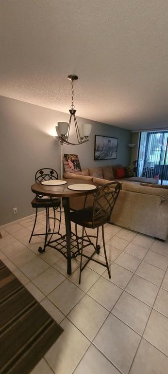 Image 4 of property listing at 4465 Luxemburg Court 103, Lake Worth, FL 33467