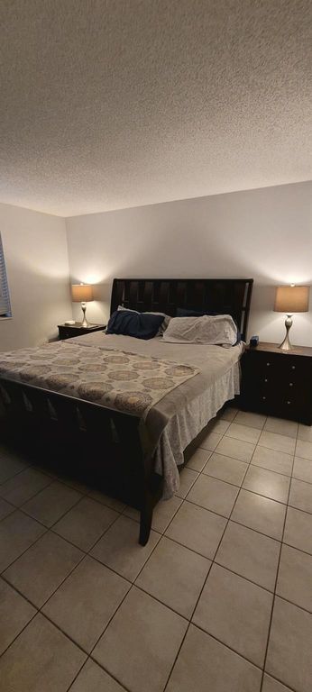 Image 7 of property listing at 4465 Luxemburg Court 103, Lake Worth, FL 33467