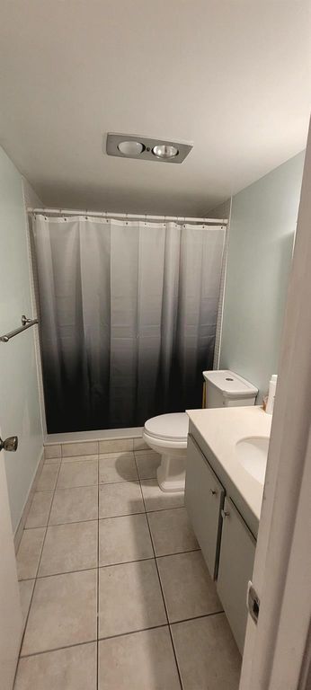 Image 8 of property listing at 4465 Luxemburg Court 103, Lake Worth, FL 33467