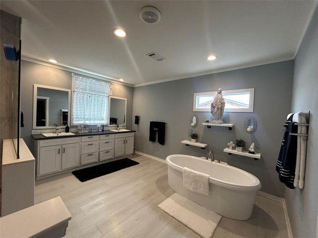 249 Hershal LN, Cedar Creek, TX 78612