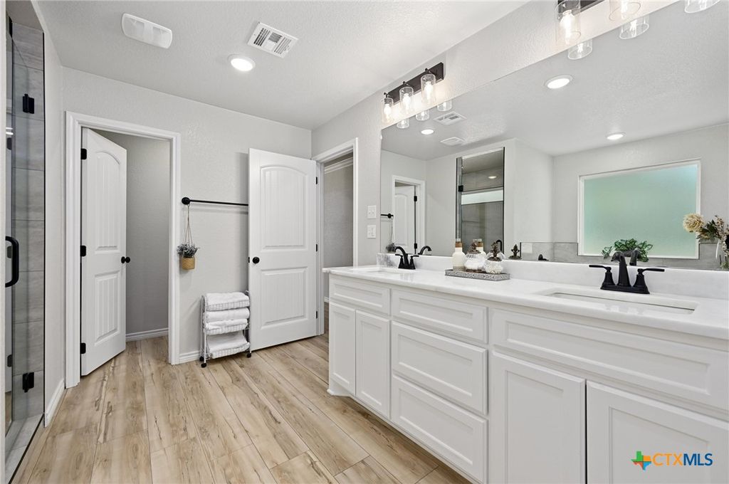 Image 16 of property listing at 16240 Toby Court, Temple, TX 76502
