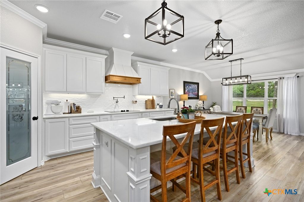 Image 8 of property listing at 16240 Toby Court, Temple, TX 76502