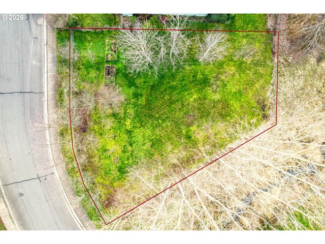 335 Ne HILLWOOD Dr, Hillsboro, OR 97124