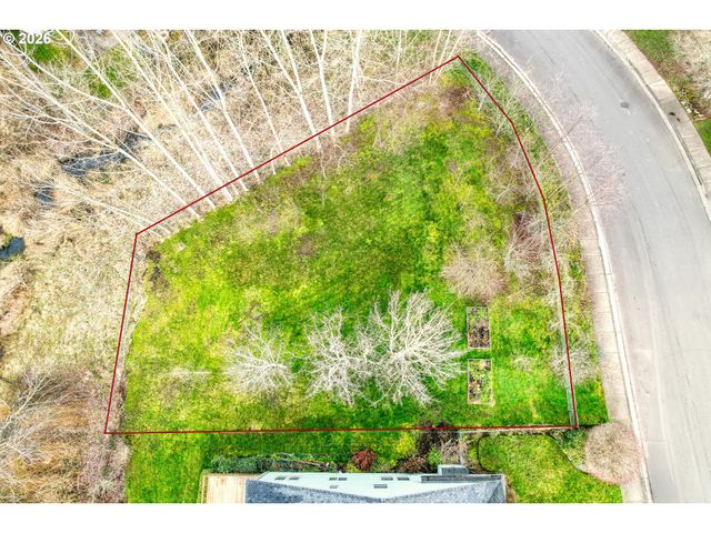 335 Ne HILLWOOD Dr, Hillsboro, OR 97124