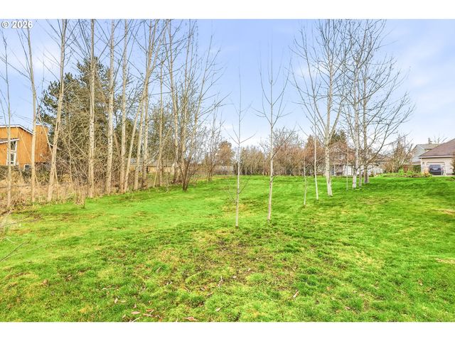 335 Ne HILLWOOD Dr, Hillsboro, OR 97124