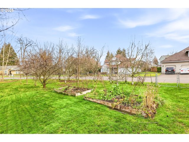 335 Ne HILLWOOD Dr, Hillsboro, OR 97124