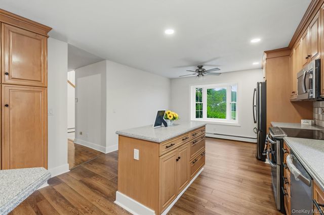 26 Sebastian Court, Hopewell Junction, NY 12533
