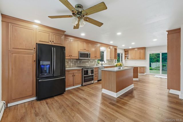 26 Sebastian Court, Hopewell Junction, NY 12533