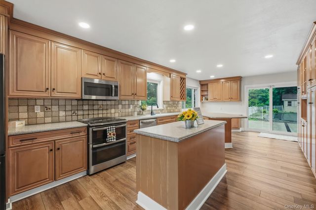 26 Sebastian Court, Hopewell Junction, NY 12533