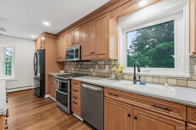 26 Sebastian Court, Hopewell Junction, NY 12533