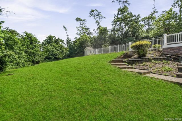 26 Sebastian Court, Hopewell Junction, NY 12533