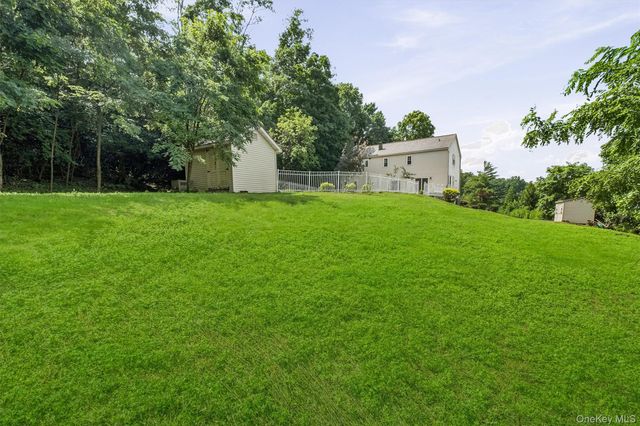 26 Sebastian Court, Hopewell Junction, NY 12533