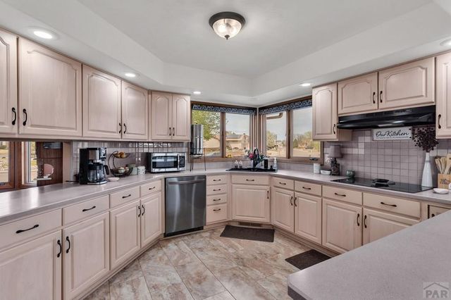 218 Alhambra Dr, Pueblo, CO 81005