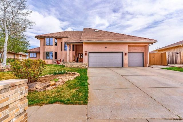 218 Alhambra Dr, Pueblo, CO 81005