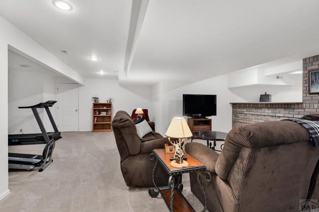 218 Alhambra Dr, Pueblo, CO 81005