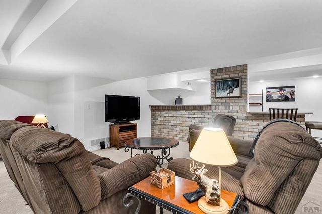 218 Alhambra Dr, Pueblo, CO 81005