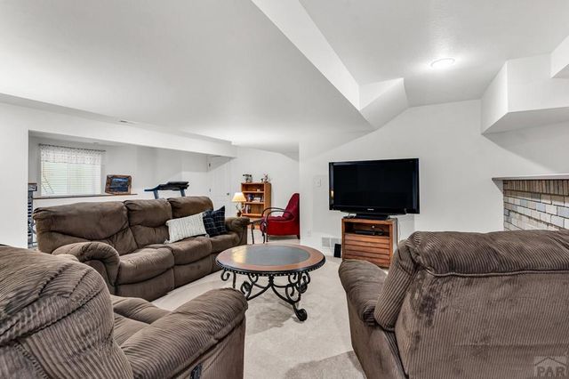 218 Alhambra Dr, Pueblo, CO 81005