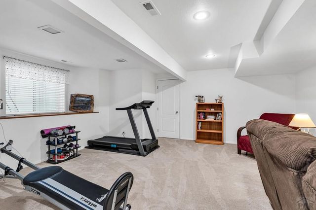 218 Alhambra Dr, Pueblo, CO 81005