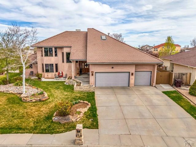 218 Alhambra Dr, Pueblo, CO 81005