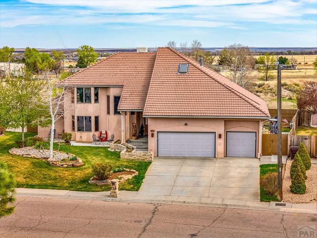 218 Alhambra Dr, Pueblo, CO 81005