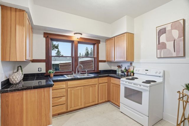 6104 N Stevens St, Spokane, WA 99205