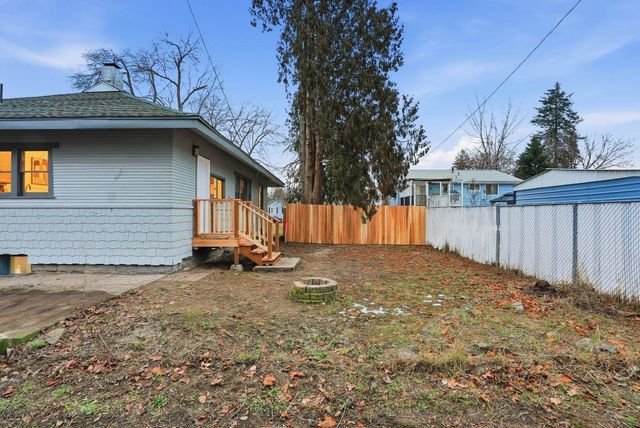 6104 N Stevens St, Spokane, WA 99205