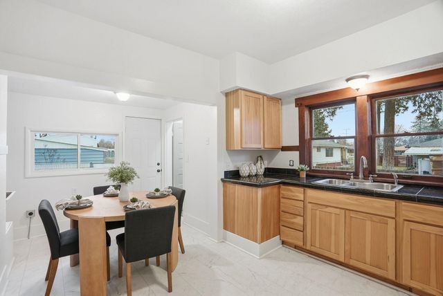 6104 N Stevens St, Spokane, WA 99205