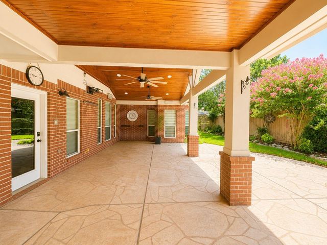2521 Black Skimmer Court, League City, TX 77573