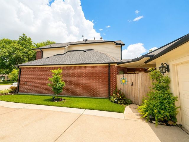 2521 Black Skimmer Court, League City, TX 77573