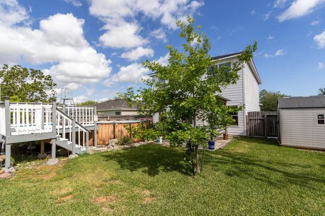 9515 Amberjack Drive, Texas City, TX 77591