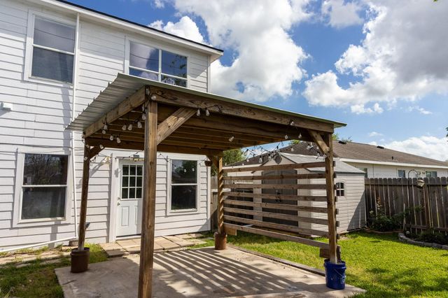 9515 Amberjack Drive, Texas City, TX 77591