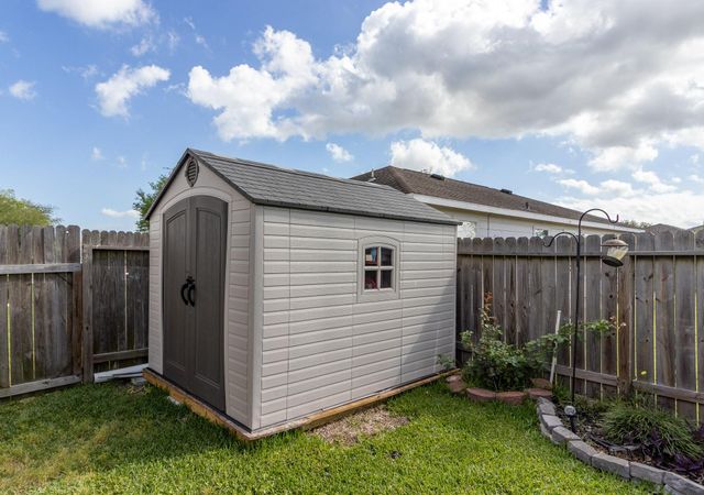 9515 Amberjack Drive, Texas City, TX 77591