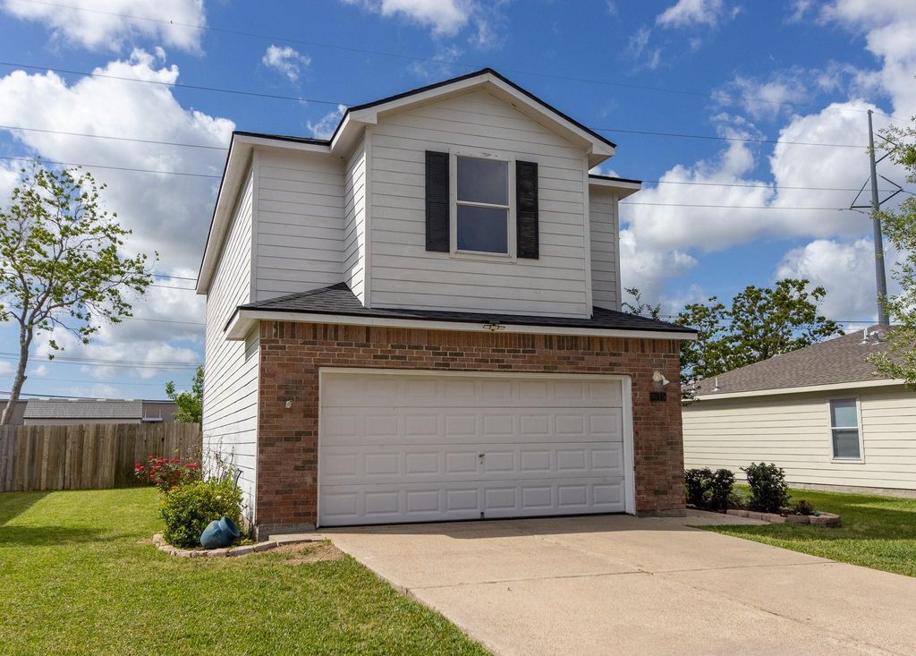 9515 Amberjack Drive, Texas City, TX 77591