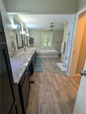 204 Shoreline Drive, Springdale, AR 72764