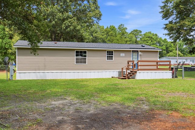 522 Pauline Drive, Bonneau, SC 29431
