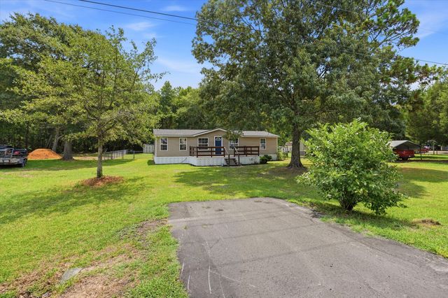 522 Pauline Drive, Bonneau, SC 29431