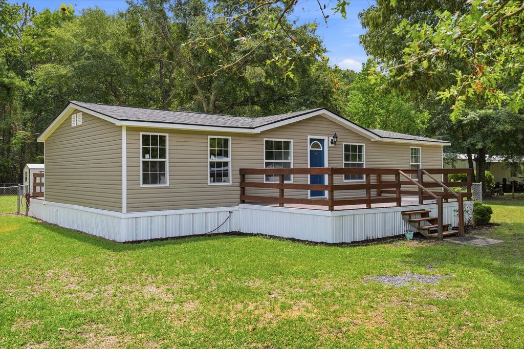 522 Pauline Drive, Bonneau, SC 29431