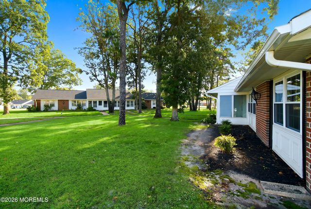 831B Inverness Court, Lakewood, NJ 08701