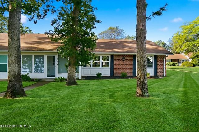 831B Inverness Court, Lakewood, NJ 08701