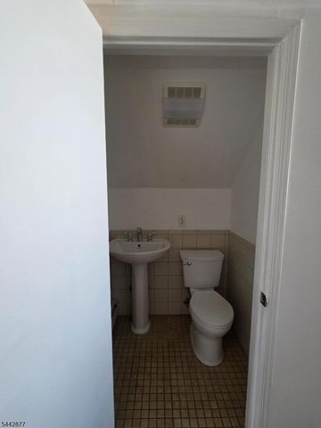 98 Craske St, Woodbridge Twp., NJ 07095