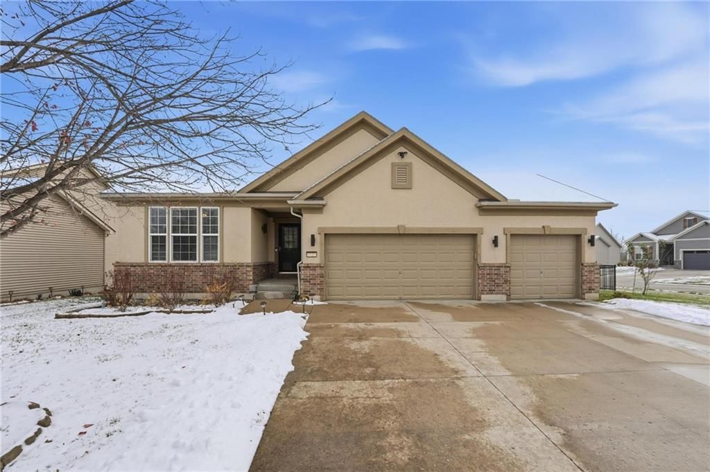 1021 SW Cheshire Drive, Lee's Summit, MO 64083