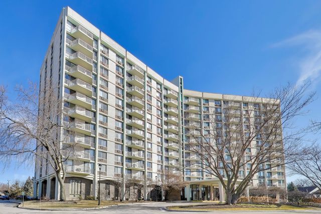 20 N Tower Road 8E, Oak Brook, IL 60523