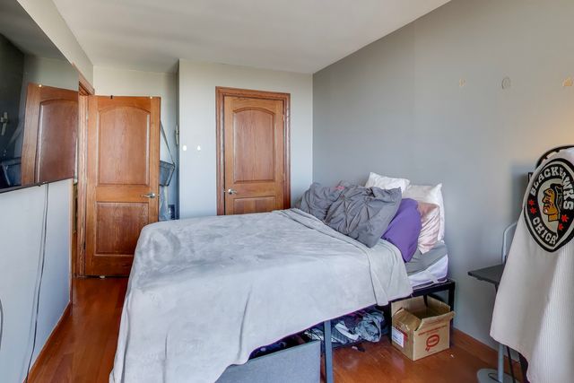 20 N Tower Road 8E, Oak Brook, IL 60523