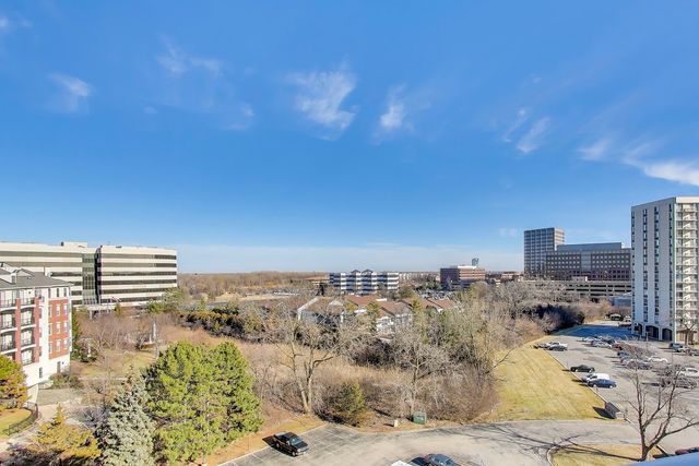 20 N Tower Road 8E, Oak Brook, IL 60523