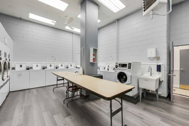 20 N Tower Road 8E, Oak Brook, IL 60523